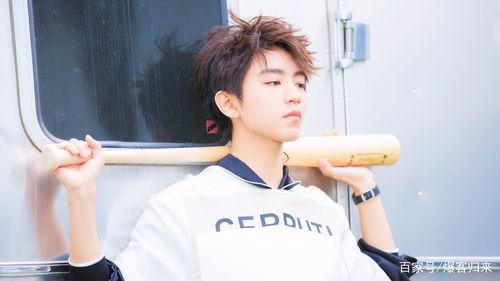 圈内大爆料周雨彤,圈内大爆料背后的璀璨星途  第2张